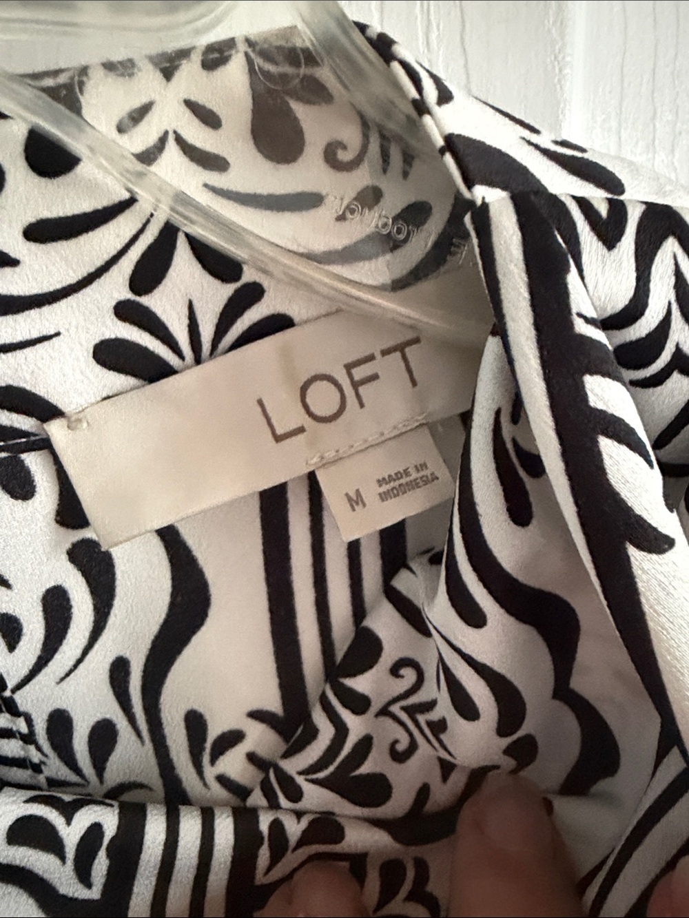 LOFT Black & White Sleeveless Mockneck size M - Picture 4 of 7